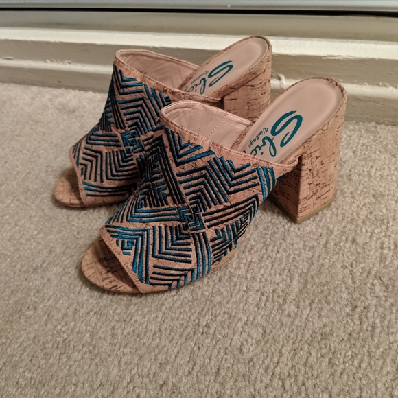 Shoes - Picture 1 of 3